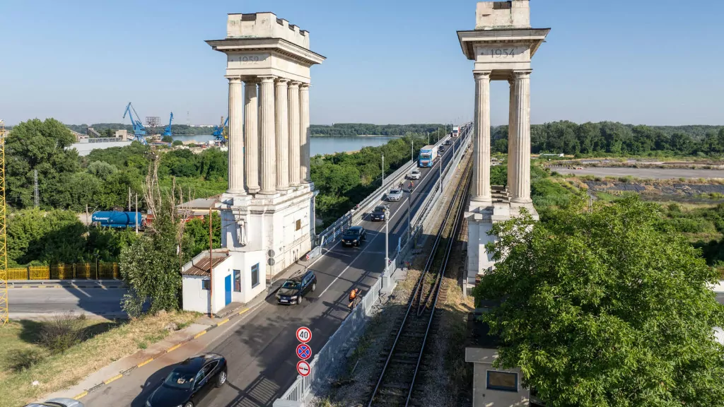 Двосторонній рух на Дунайському мосту поблизу Русе відновлено після майже двох років ремонту
